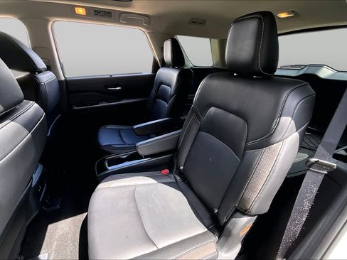 Certified 2024 Nissan Pathfinder SL w/ SL Premium Package FWD image 20