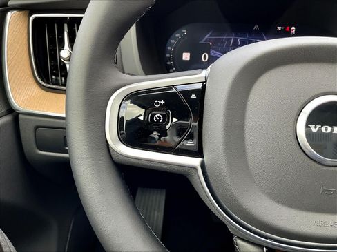 New 2026 Volvo XC60 T8 Plus w/ Climate Package PRO AWD/4WD image 17