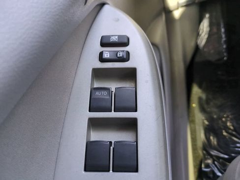 Used 2011 Toyota Corolla LE image 20