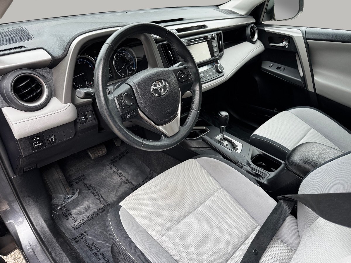 Used 2016 Toyota RAV4 XLE AWD/4WD image 14