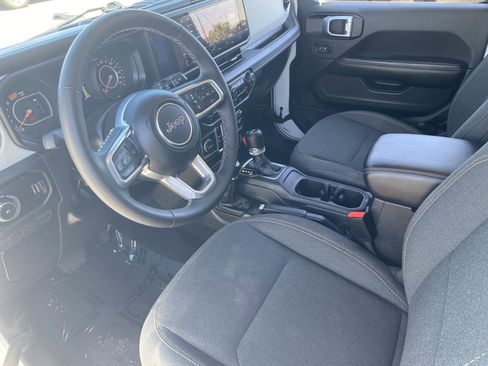 Certified 2025 Jeep Wrangler Unlimited Sahara AWD/4WD image 16