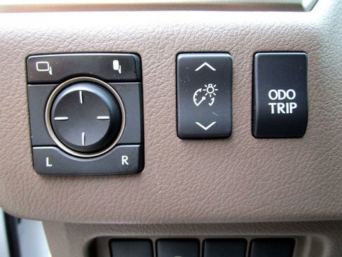 Used 2018 Lexus GX 460 Premium w/ Premium Package AWD/4WD image 28