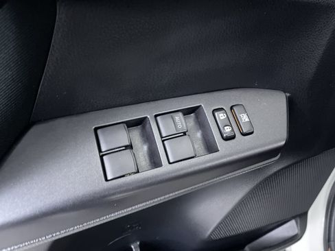 Used 2016 Toyota RAV4 LE AWD/4WD image 11