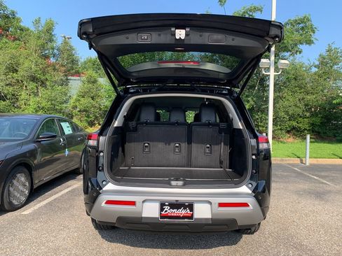 Used 2025 Nissan Pathfinder SL w/ Cargo Package FWD image 7