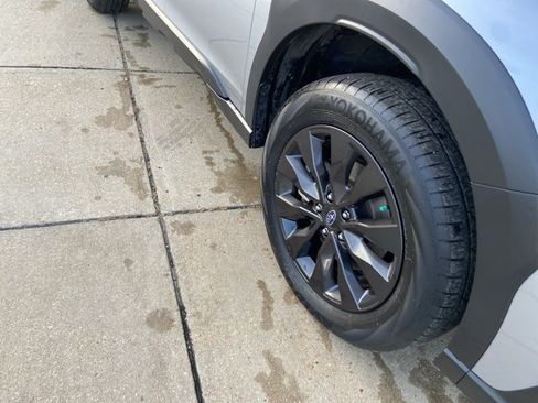 Used 2025 Subaru Outback Onyx Edition AWD/4WD image 32
