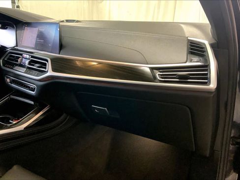 Used 2019 BMW X7 xDrive50i w/ M Sport Package image 18