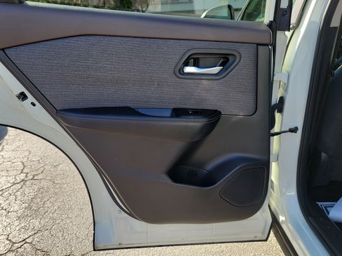 Certified 2023 Nissan Rogue SV FWD image 10