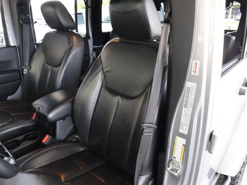 Used 2015 Jeep Wrangler Unlimited Sahara AWD/4WD image 20