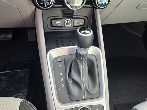 Used 2026 Hyundai Venue SEL image 9