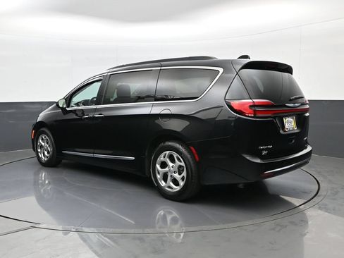 Used 2023 Chrysler Pacifica Limited FWD image 7