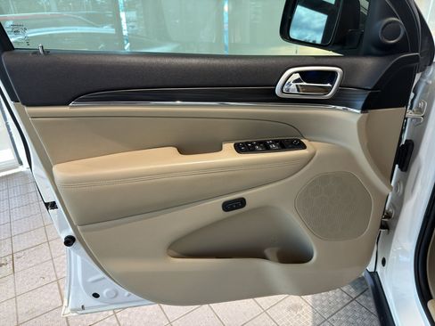Used 2019 Jeep Grand Cherokee Limited w/ Trailer Tow Group IV RWD image 13