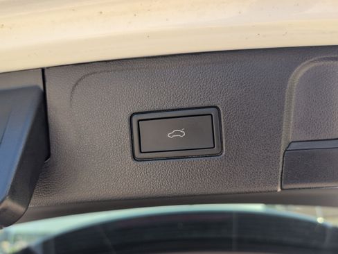 Used 2024 Volkswagen Atlas SE image 21