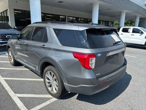 Used 2022 Ford Explorer XLT w/ Equipment Group 202A AWD/4WD image 2