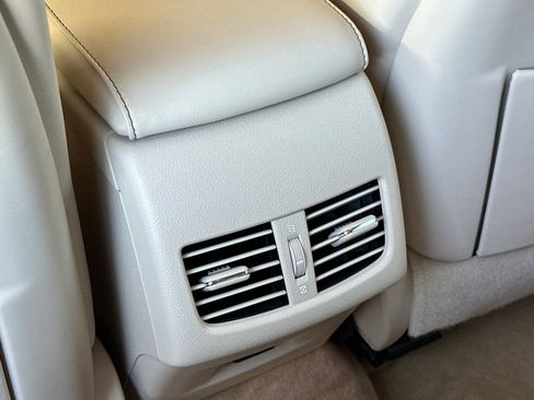 Used 2013 Lexus ES 300h w/ Luxury Pkg image 15