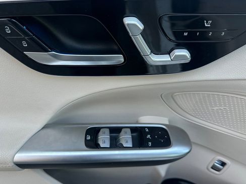 Used 2025 Mercedes-Benz C 300 4MATIC Sedan image 11