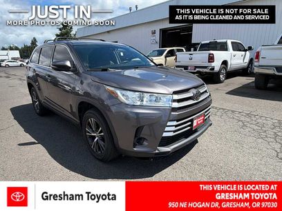 Used 2019 Toyota Highlander LE w/ Carpet Mat Package (TMS)
