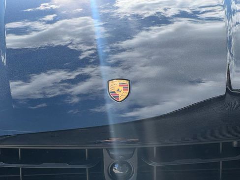 Certified 2025 Porsche Macan image 15