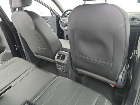 Used 2023 Volkswagen Tiguan SE R-Line FWD image 11