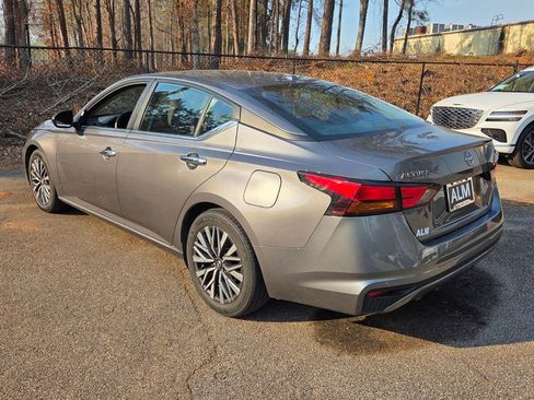 Used 2024 Nissan Altima 2.5 SV image 10