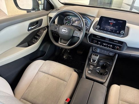Used 2025 Nissan Rogue SV FWD image 36