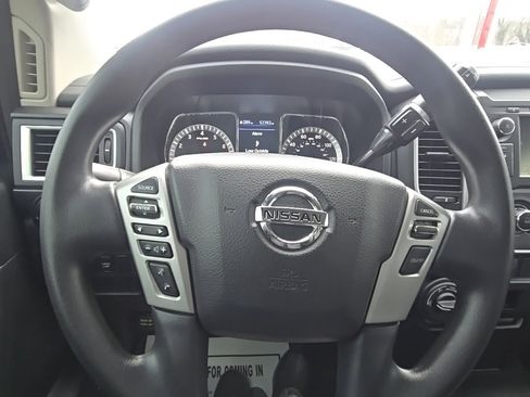Used 2019 Nissan Titan S image 11
