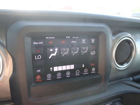 Used 2020 Jeep Wrangler Unlimited Sahara image 26