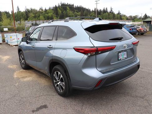 Used 2023 Toyota Highlander XLE image 7