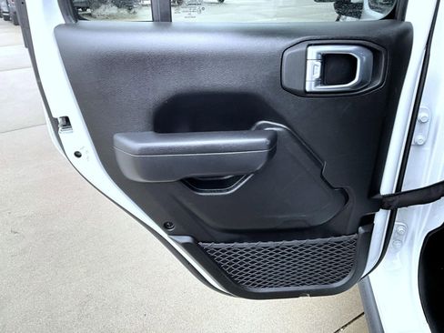 Used 2025 Jeep Wrangler Unlimited Rubicon w/ Convenience Group AWD/4WD image 21