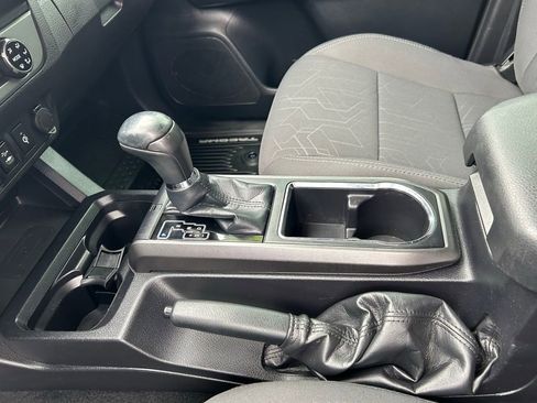 Used 2018 Toyota Tacoma TRD Off-Road w/ Technology Package image 17