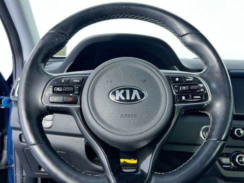 Used 2019 Kia Niro Touring FWD image 11