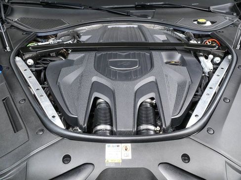 Used 2023 Porsche Panamera 4S w/ Premium Package image 35