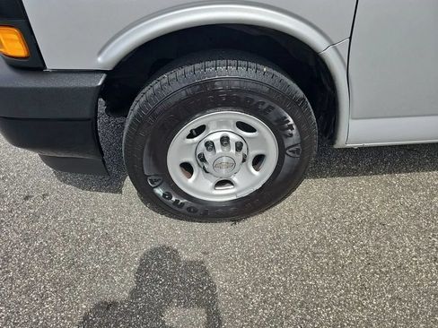 Used 2019 Chevrolet Express 3500 LS RWD image 9