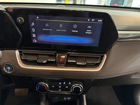 Used 2025 Chevrolet TrailBlazer LT FWD image 17