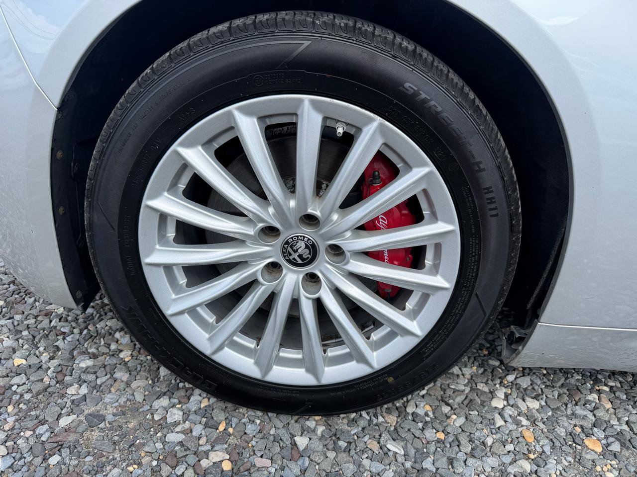 Used 2019 Alfa Romeo Giulia AWD image 36