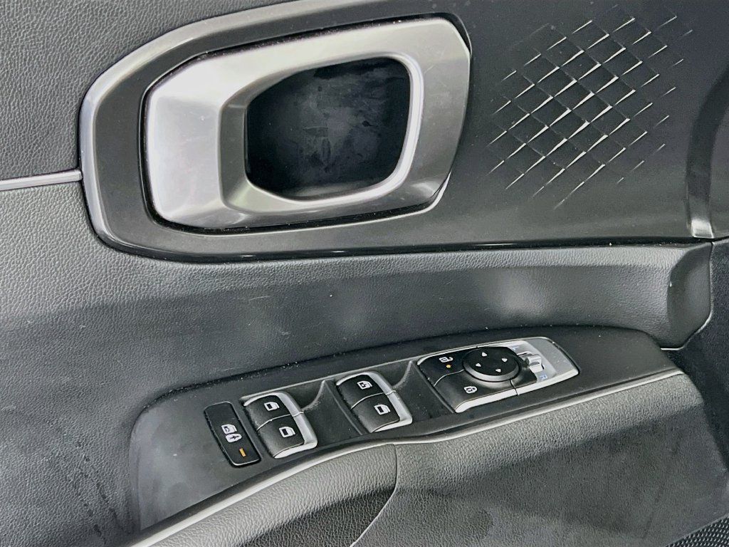 Certified 2025 Kia Sorento LX FWD image 10