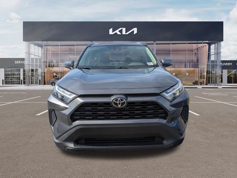 Used 2022 Toyota RAV4 XLE w/ Convenience Package FWD image 7