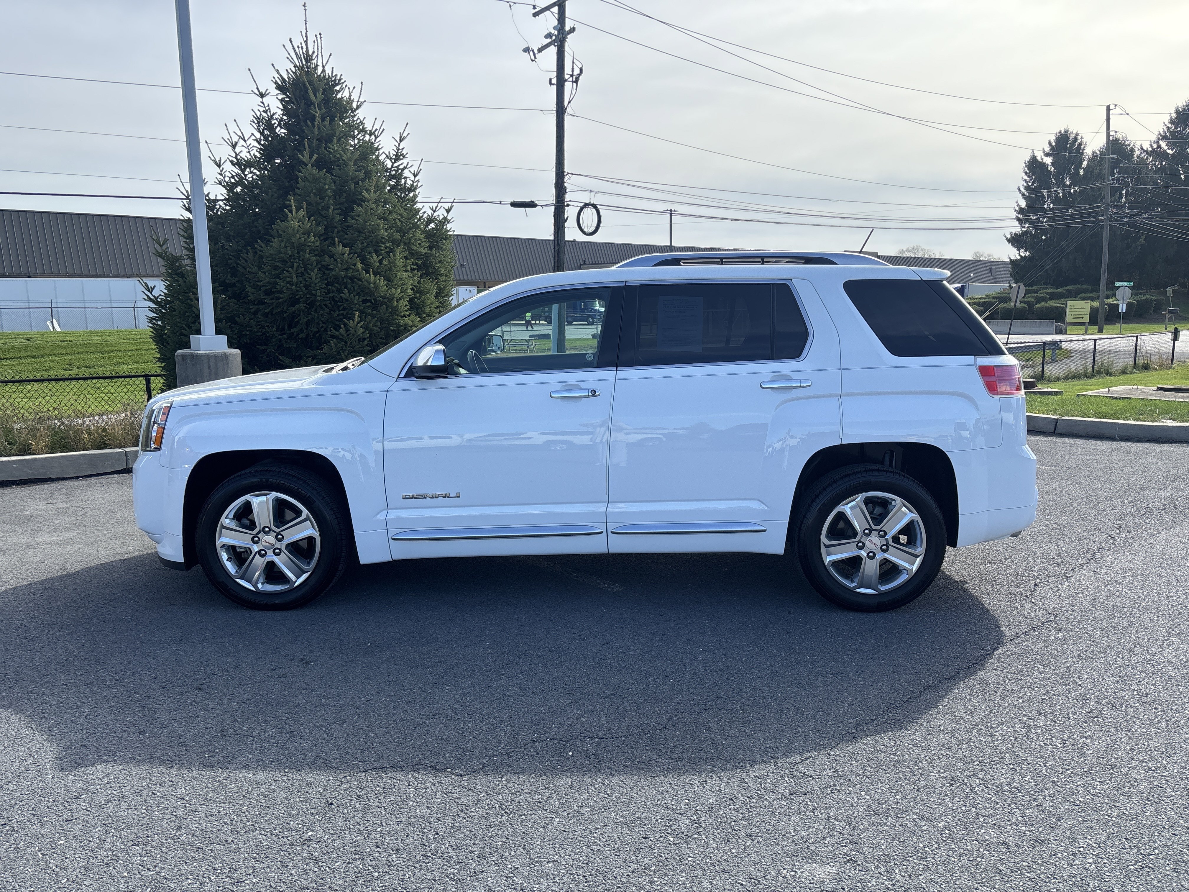 Used 2015 GMC Terrain Denali w/ Cargo Package FWD image 15