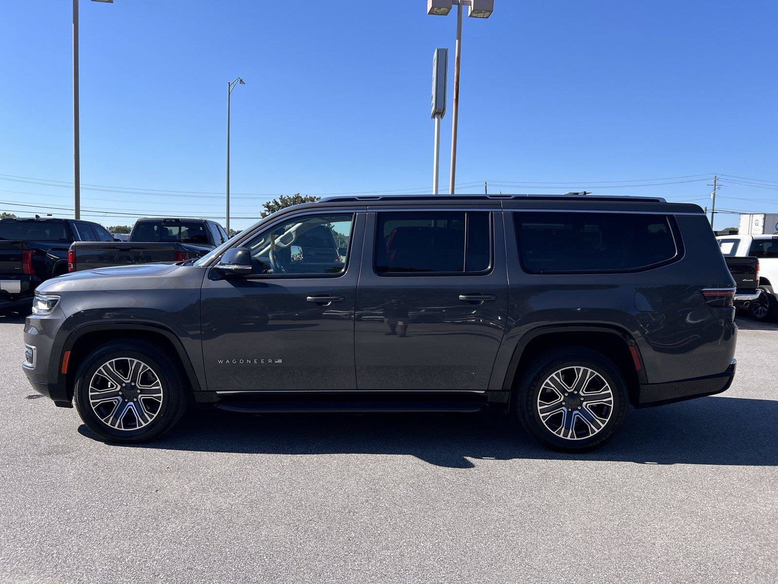 Used 2024 Jeep Wagoneer L Series II w/ Flexible Seating Group RWD image 19