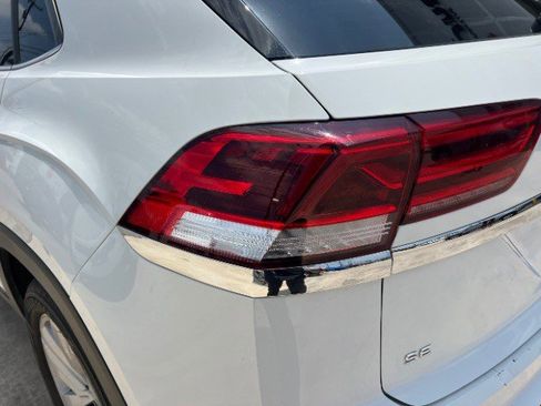 Used 2022 Volkswagen Atlas Cross Sport SE FWD image 17