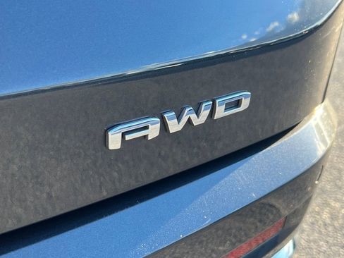 Used 2023 GMC Acadia Denali image 16