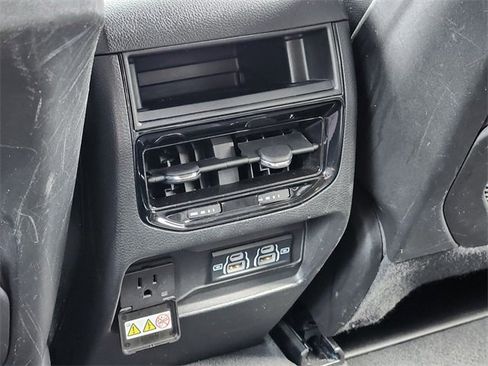 Used 2024 Jeep Grand Cherokee Altitude image 28