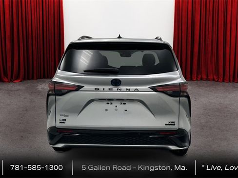 Certified 2023 Toyota Sienna XSE image 6