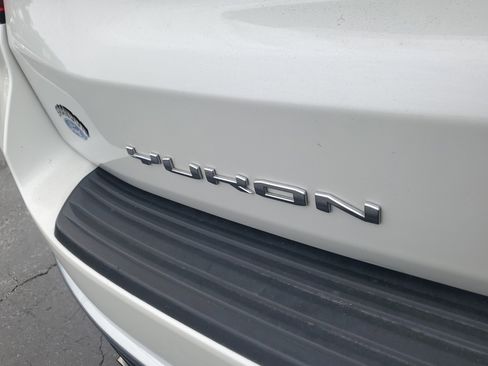 Used 2023 GMC Yukon XL Denali image 10