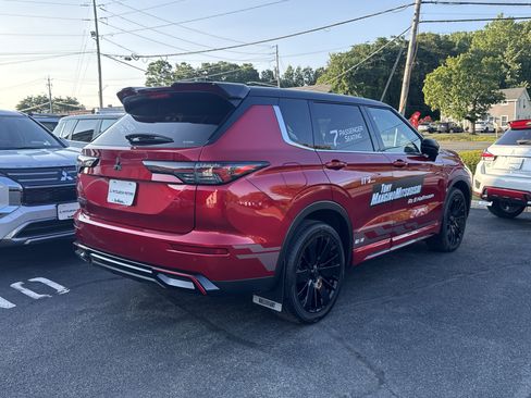 New 2026 Mitsubishi Outlander AWD image 3