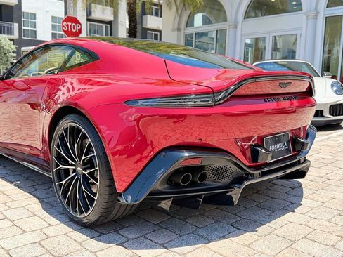 Used 2023 Aston Martin V8 Vantage Coupe RWD image 15