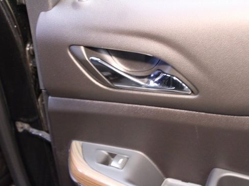 Used 2022 GMC Acadia SLE image 13