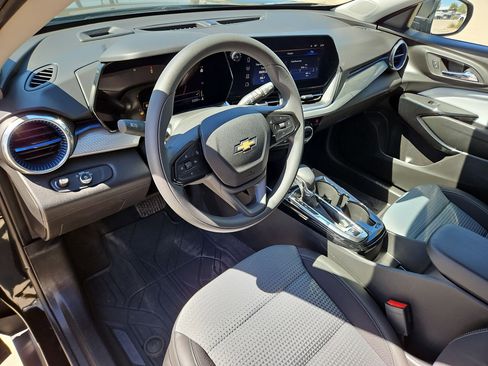 Certified 2025 Chevrolet Trax LT image 10