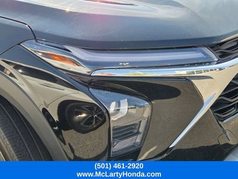 Used 2025 Chevrolet Trax LT FWD image 7