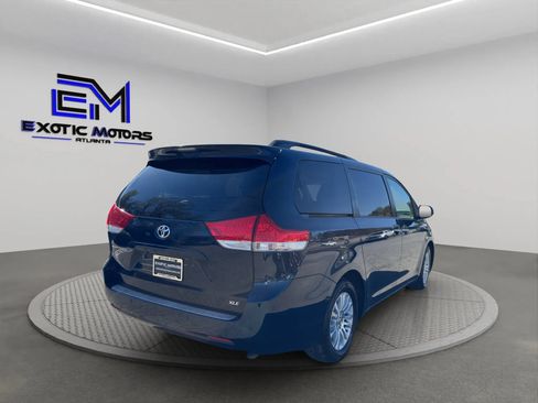 Used 2011 Toyota Sienna XLE w/ XLE Navigation Pkg FWD image 5