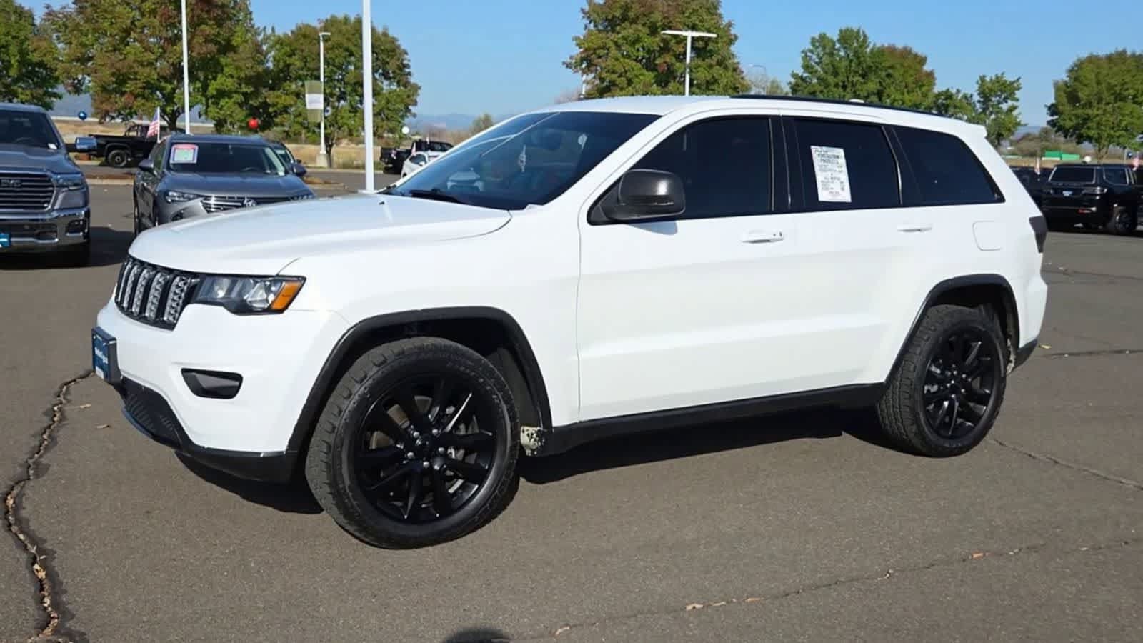 Used 2018 Jeep Grand Cherokee Altitude AWD/4WD image 4